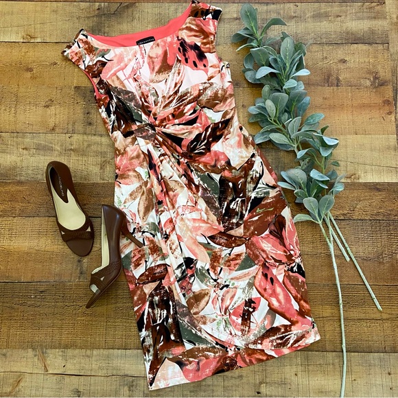 Dresses & Skirts - Tropical/Floral Wrap Style Dress ⭐️ Very Flattering Fit